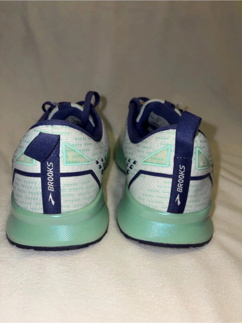Brooks Levitate Running Shoes -Green & Navy women size 8.5